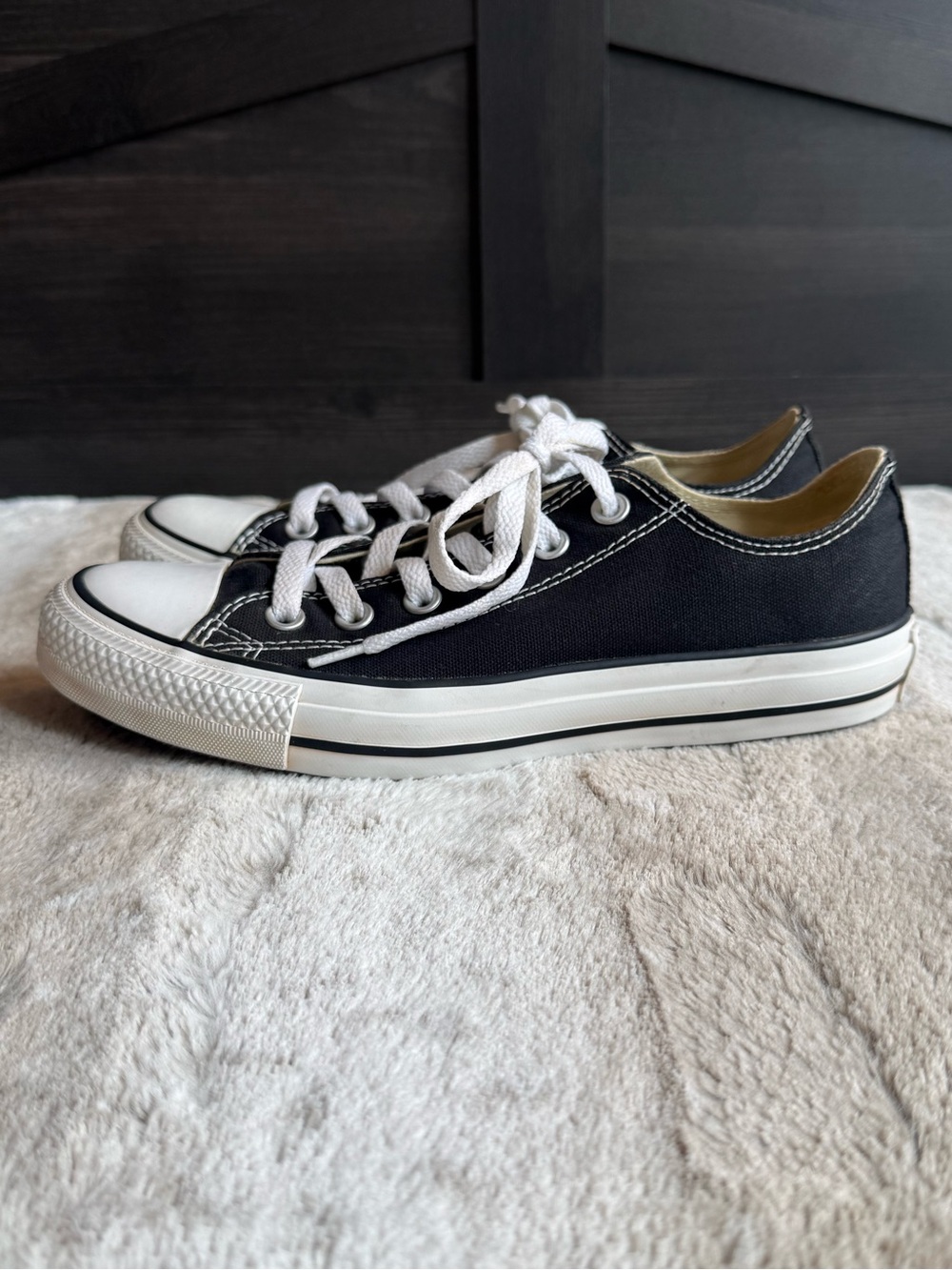 Converse Chuck Taylor All Star Low Top in Black & White Sneaker Size 8 - Picture 3 of 10